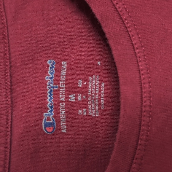 Champion Berry Red Short Sleeve Tshirt SIze Medium - Picture 2 of 4